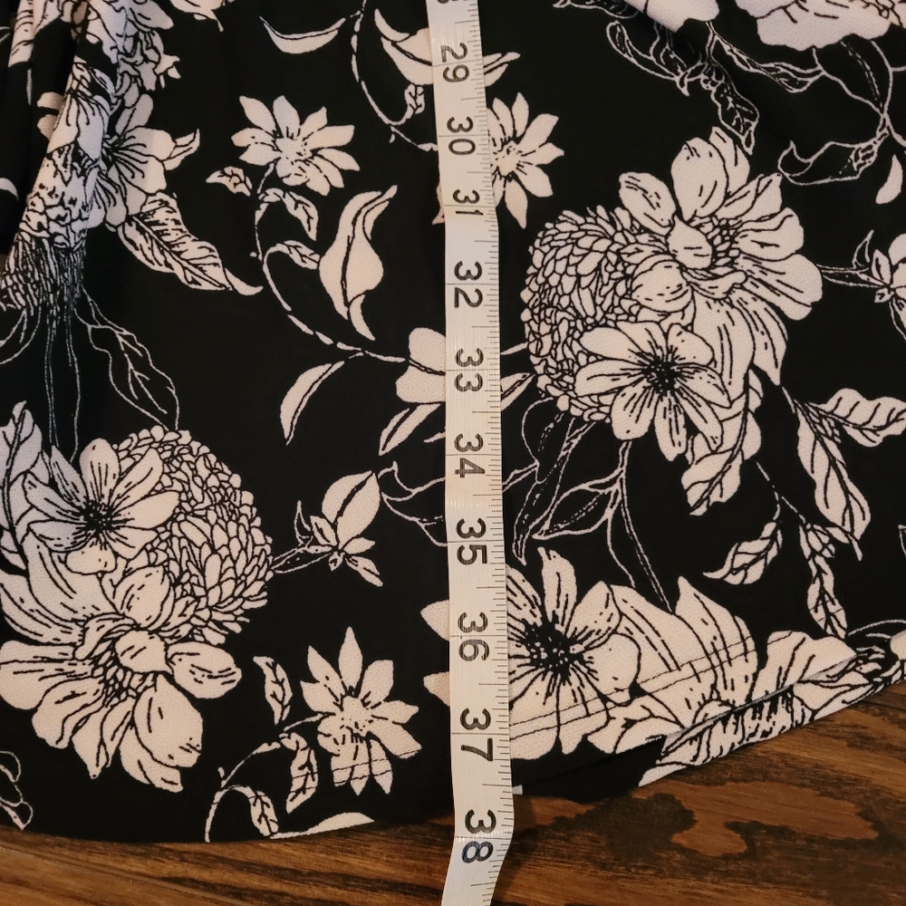 Dress, Excellent Condition, Long sleeves, great for Fall. - Picture 9 of 9